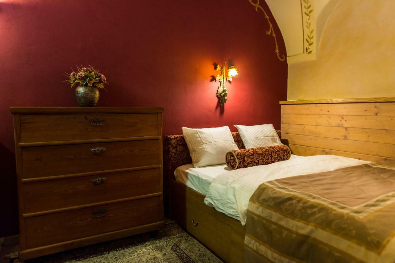 Antique Old Town Studio By Urban Rent Appartement Vilnius Buitenkant foto