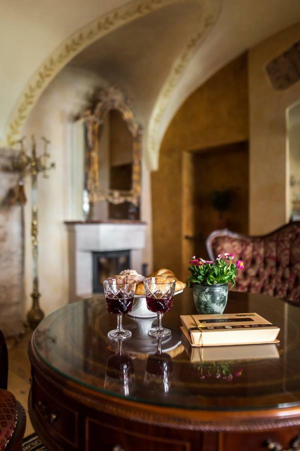 Antique Old Town Studio By Urban Rent Appartement Vilnius Buitenkant foto