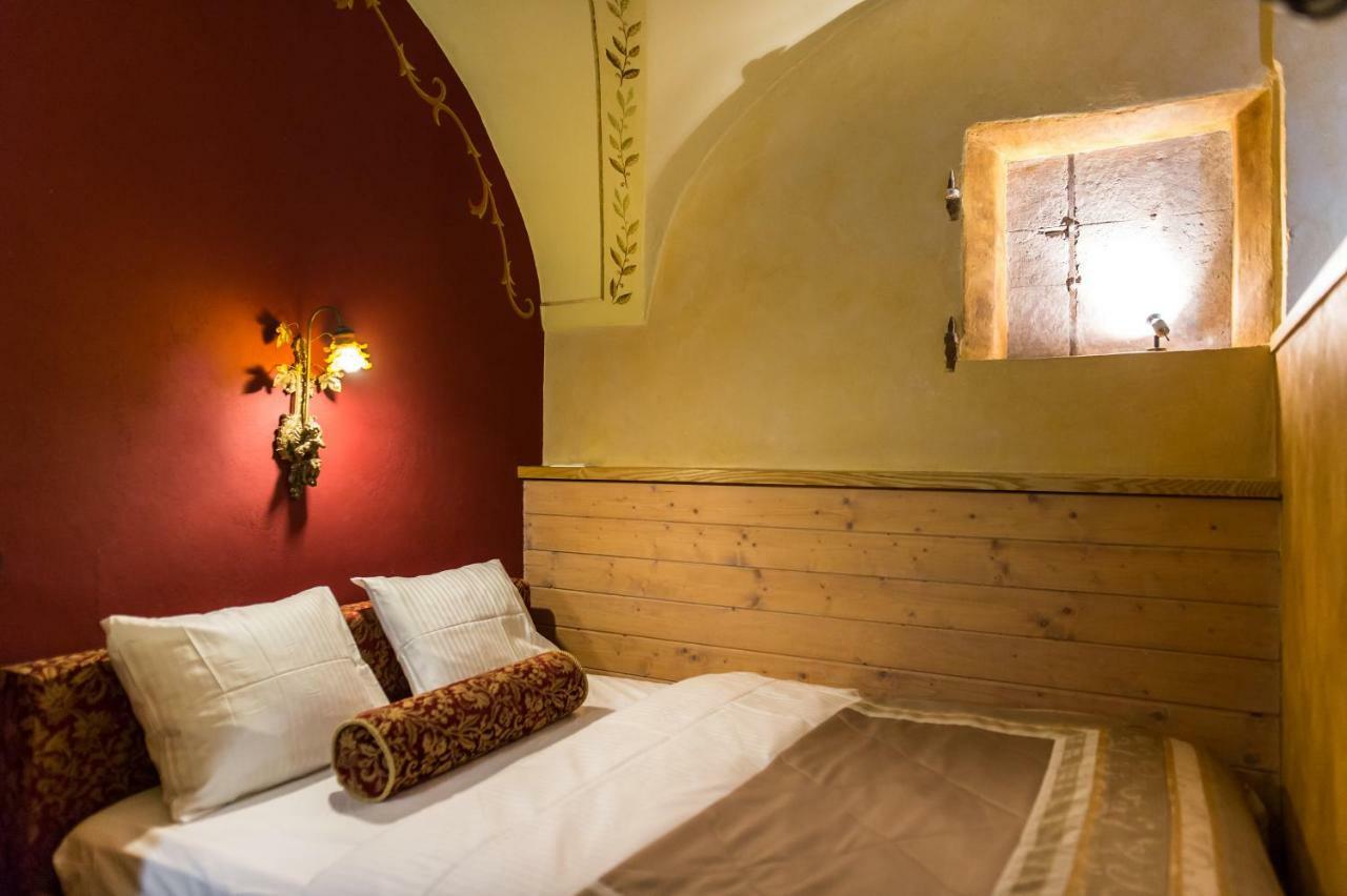 Antique Old Town Studio By Urban Rent Appartement Vilnius Buitenkant foto
