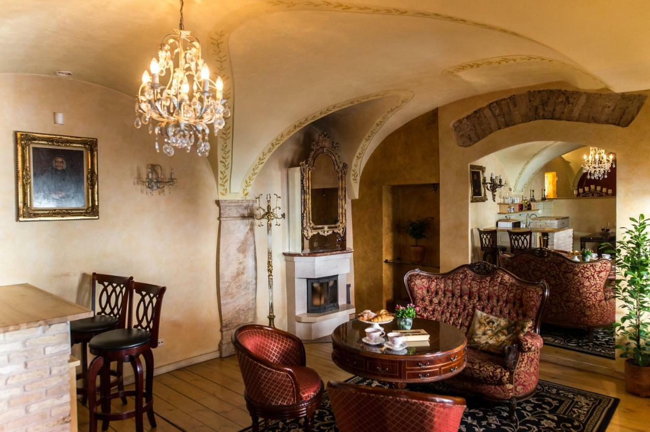 Antique Old Town Studio By Urban Rent Appartement Vilnius Buitenkant foto