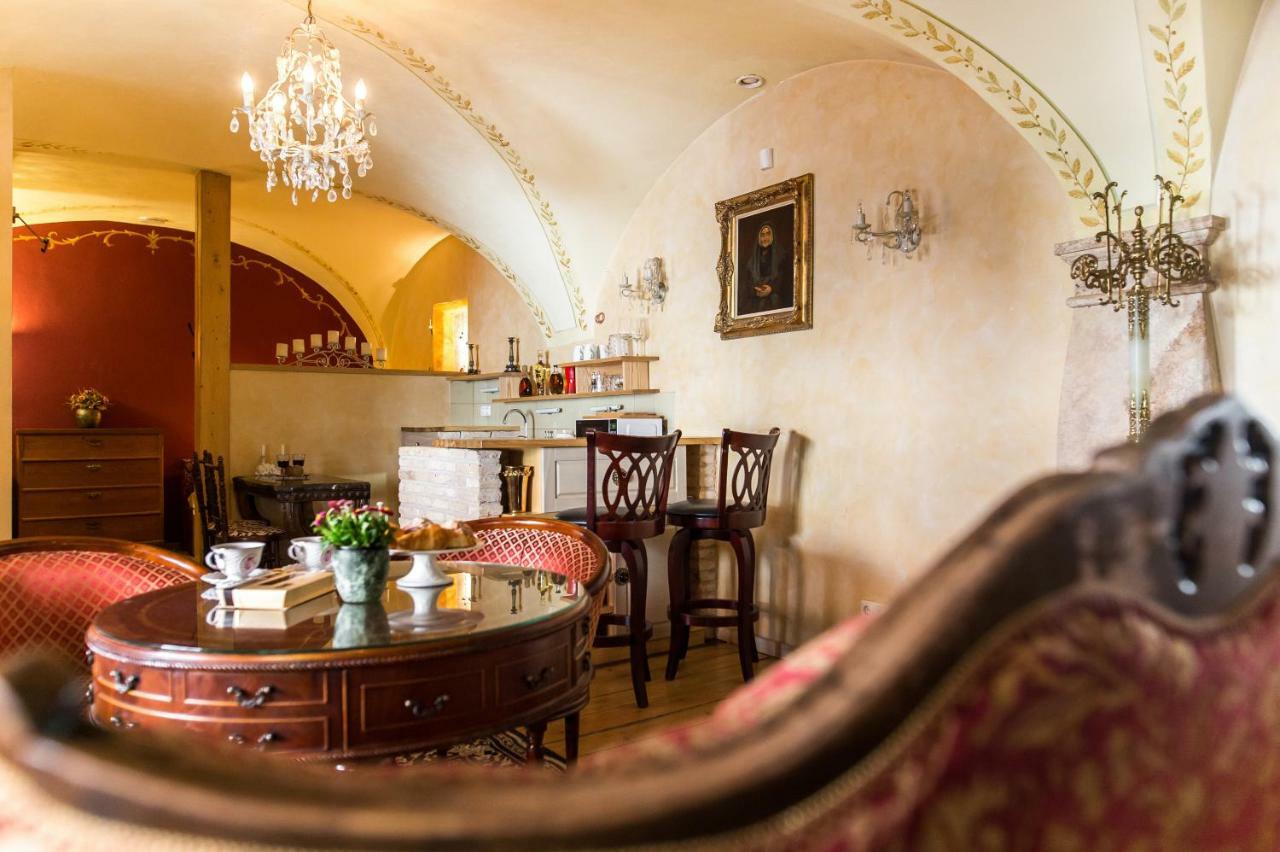 Antique Old Town Studio By Urban Rent Appartement Vilnius Buitenkant foto